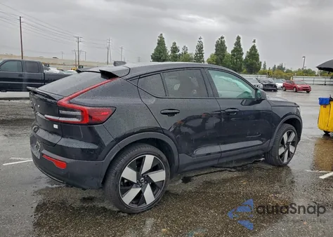 2024 Volvo C40 Recharge Plus z USA, uszkodzony, nr VIN YV4ER3GL2R2104873